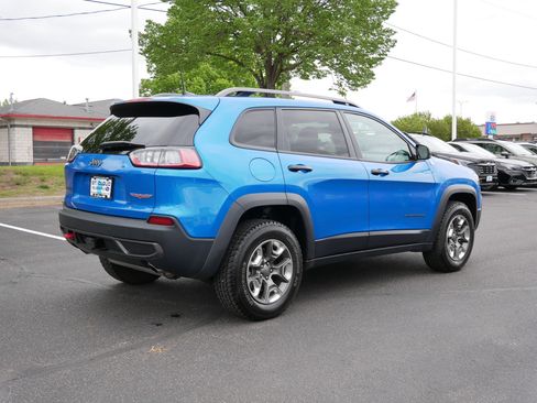 Used 2019 Jeep Cherokee Trailhawk w/ Cold Weather Group AWD/4WD image 7