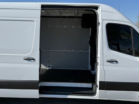 Used 2021 Mercedes-Benz Sprinter 2500 w/ Premium Package image 8