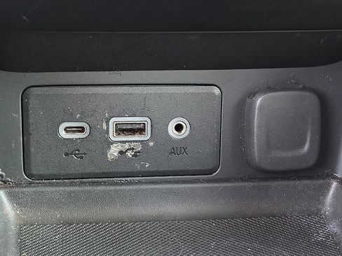 Used 2024 GMC Terrain SLE image 18