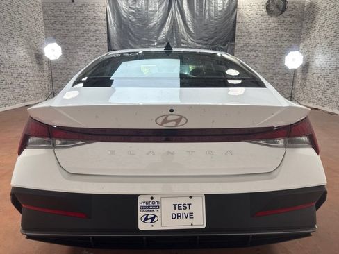 New 2026 Hyundai Elantra SE FWD image 6