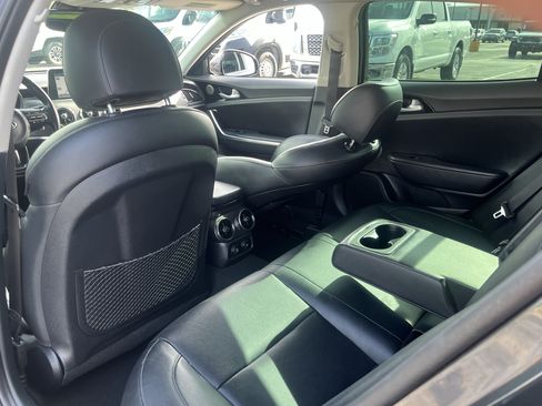 Used 2019 Kia Stinger Premium RWD image 32