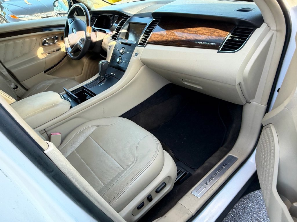 Used 2014 Ford Taurus Limited FWD image 11