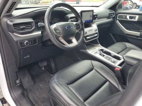 Used 2024 Ford Explorer XLT w/ Equipment Group 202A AWD/4WD image 22
