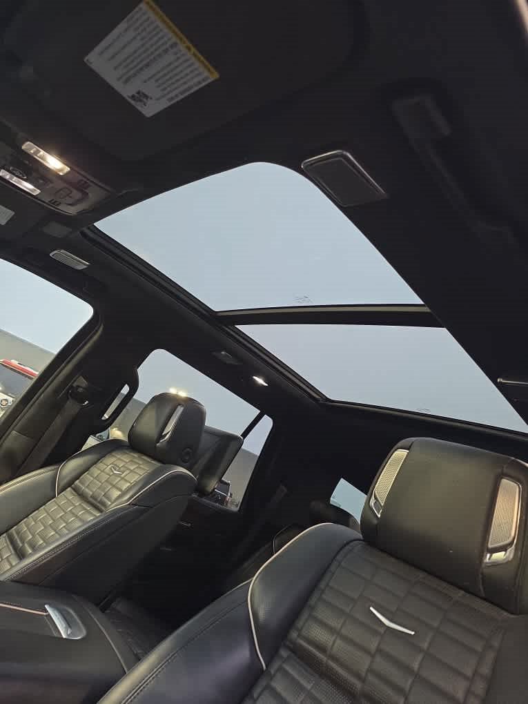 Used 2021 Cadillac Escalade Premium Luxury Platinum AWD/4WD image 9