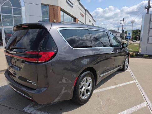 Used 2023 Chrysler Pacifica Limited w/ Uconnect Theater Family Group AWD/4WD image 11