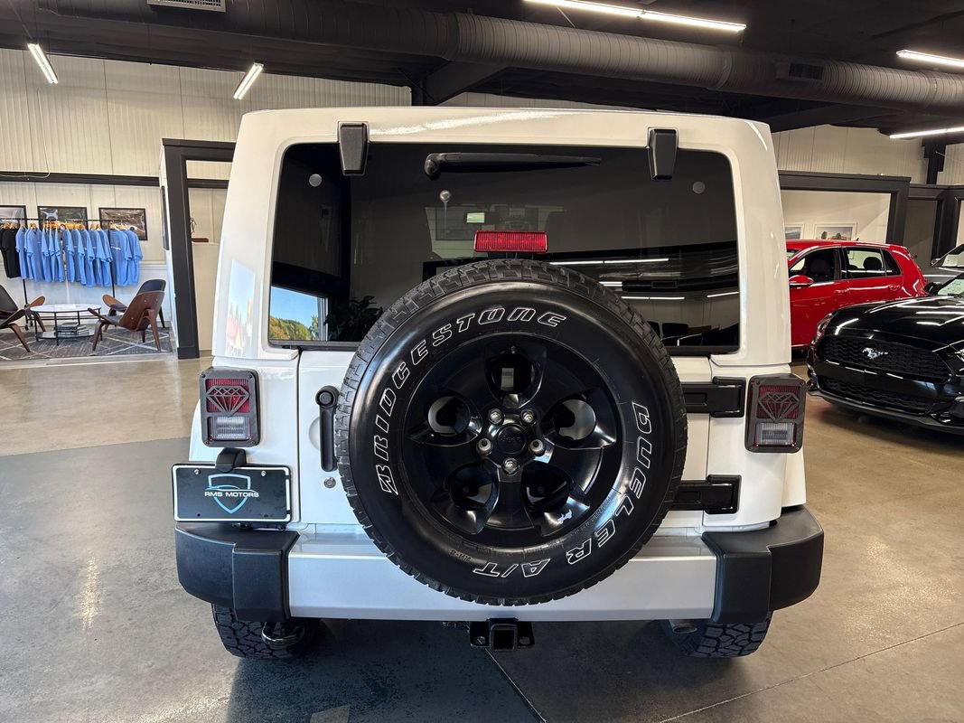 Used 2015 Jeep Wrangler Unlimited Sahara w/ Connectivity Group AWD/4WD image 10