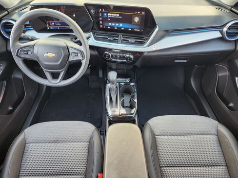 Used 2025 Chevrolet Trax LT FWD image 26