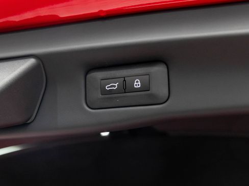 Used 2026 Ferrari Purosangue AWD/4WD image 32