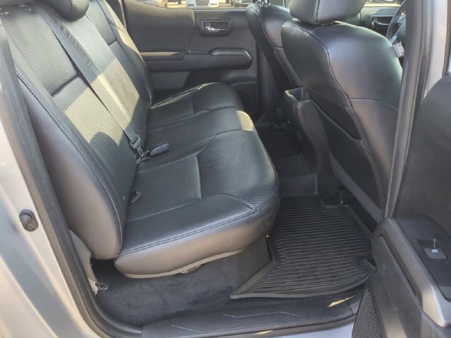 Used 2019 Toyota Tacoma TRD Off-Road AWD/4WD image 25