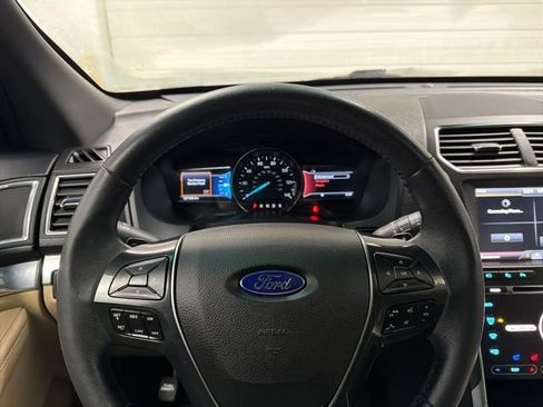Used 2016 Ford Explorer Limited w/ Equipment Group 301A image 8
