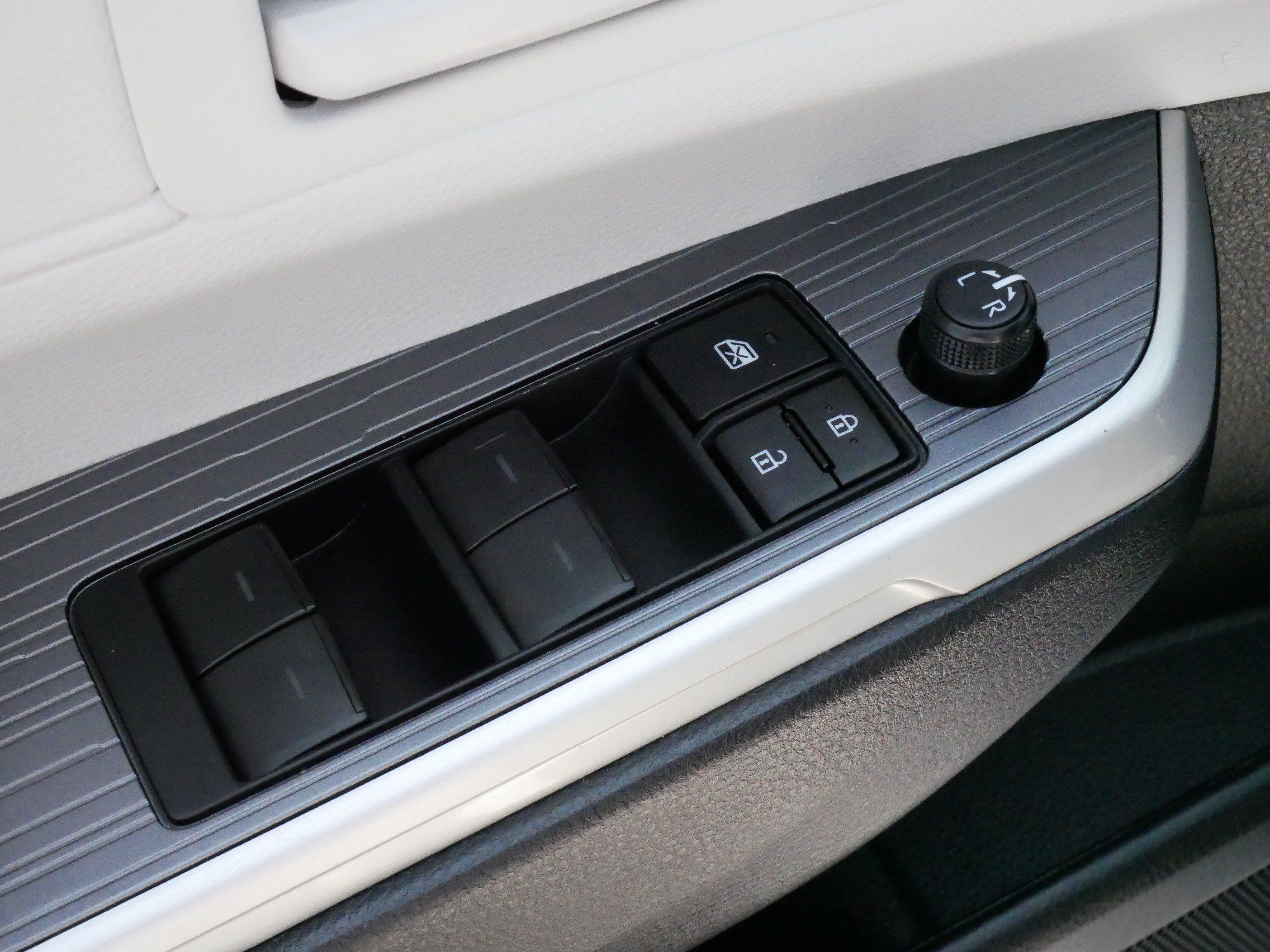 Certified 2026 Toyota Sienna LE FWD image 19
