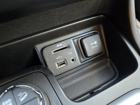 Used 2016 Jeep Cherokee Trailhawk w/ Leather Interior Group AWD/4WD image 24