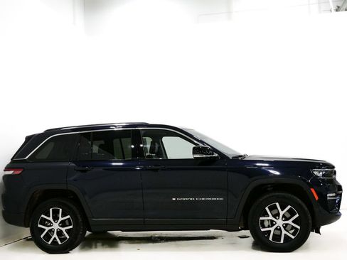 Used 2023 Jeep Grand Cherokee Limited w/ Trailer Tow Prep Group (B) image 5