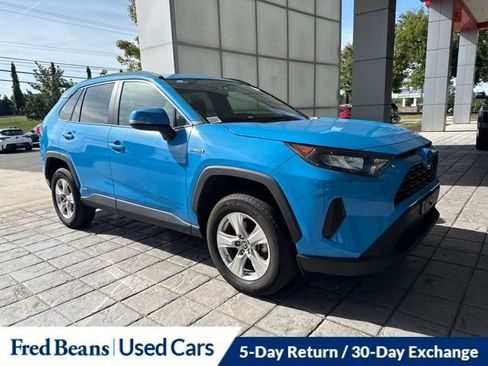 Used 2021 Toyota RAV4 LE AWD/4WD image 2