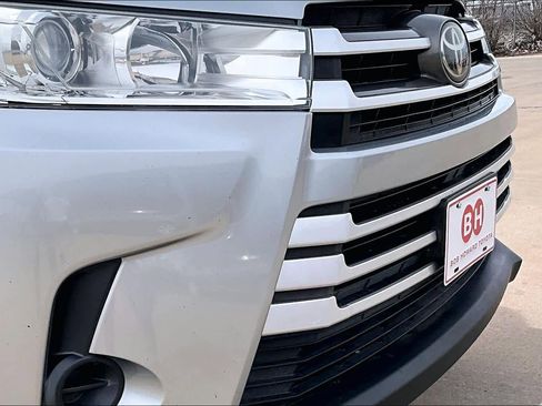 Used 2019 Toyota Highlander LE image 27