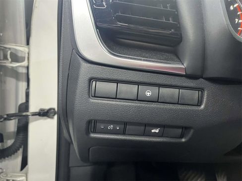 Used 2021 Nissan Rogue SV w/ Premium Package image 23