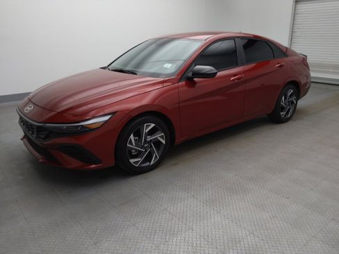 Used 2025 Hyundai Elantra Sport image 2