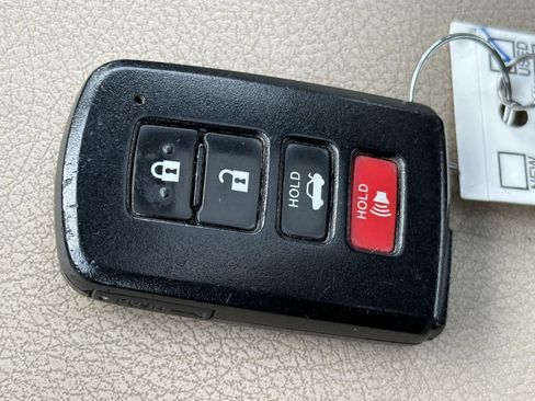 Used 2014 Toyota Camry XLE image 14