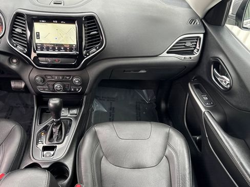 Used 2019 Jeep Cherokee Limited image 29