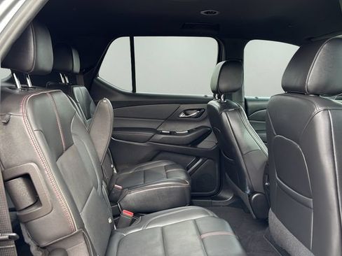 Used 2023 Chevrolet Traverse RS FWD image 12