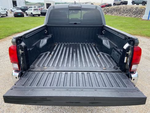 Used 2019 Toyota Tacoma SR5 RWD image 13