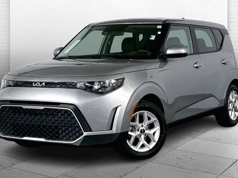 Used 2025 Kia Soul LX image 12