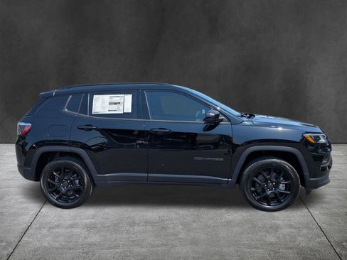 New 2026 Jeep Compass Latitude AWD/4WD image 3
