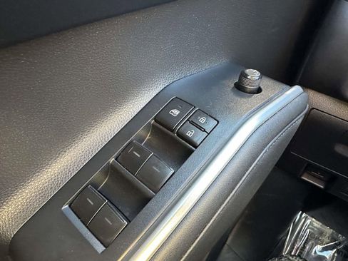 Used 2023 Toyota Highlander XLE image 32