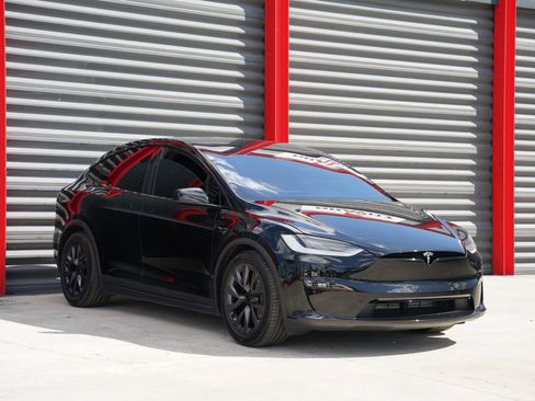 Used 2022 Tesla Model X Plaid image 2