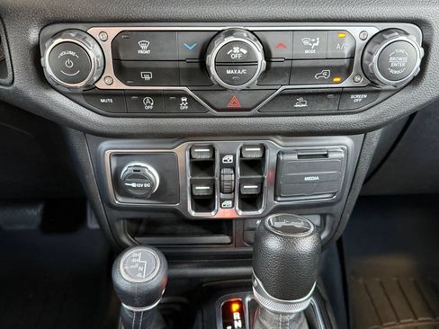 Used 2024 Jeep Wrangler Unlimited Sport AWD/4WD image 22