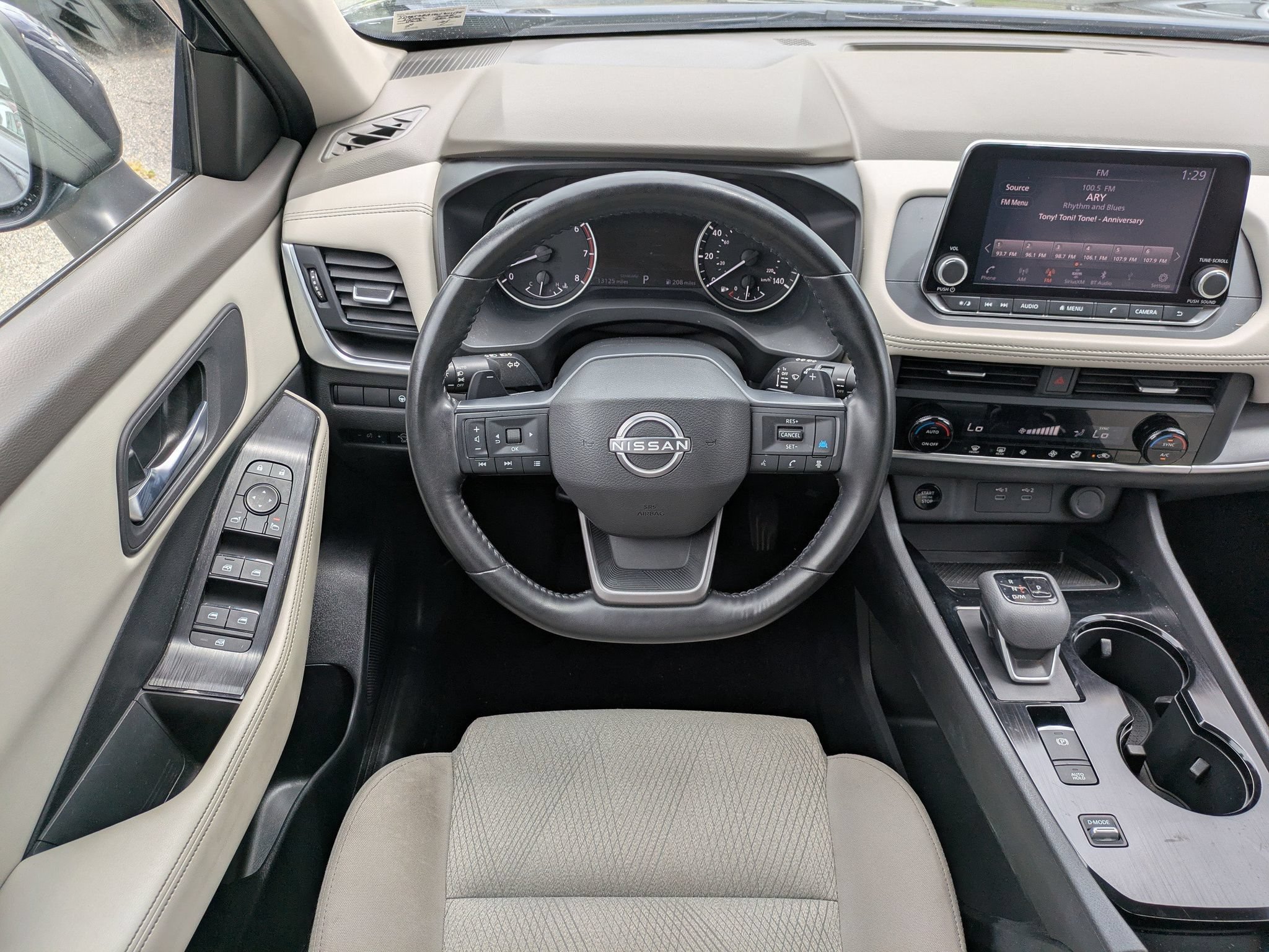 Certified 2025 Nissan Rogue SV FWD image 17