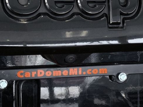 Used 2021 Jeep Grand Cherokee Laredo X image 17