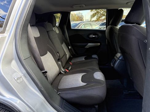 Used 2018 Jeep Cherokee Latitude image 16