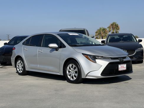 Certified 2025 Toyota Corolla LE FWD image 2