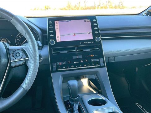 Used 2019 Toyota Avalon Limited image 6