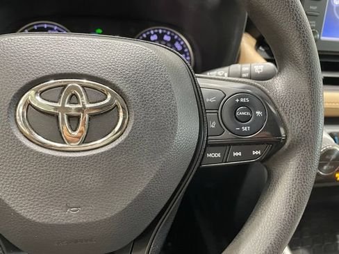 Used 2019 Toyota RAV4 XLE AWD/4WD image 23