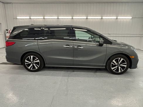 Used 2019 Honda Odyssey Elite image 2