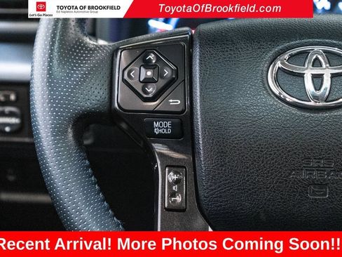Used 2018 Toyota 4Runner TRD Off-Road Premium AWD/4WD image 17