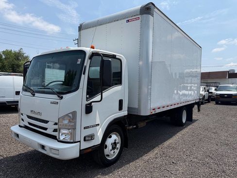 Used 2021 Isuzu NPR RWD image 1