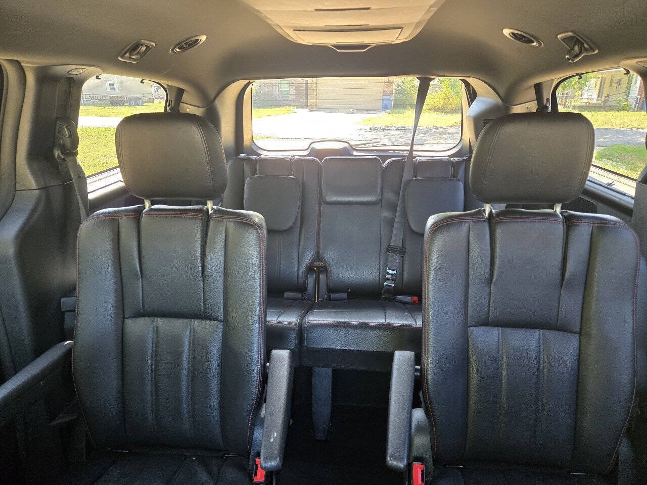 Used 2017 Dodge Grand Caravan GT FWD image 11
