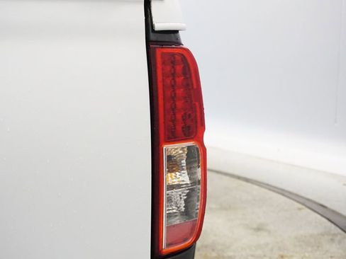 Used 2012 Nissan Frontier SL w/ Moonroof Pkg image 13