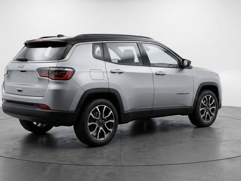 Used 2025 Jeep Compass Trailhawk image 9