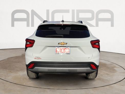 Used 2025 Chevrolet Trax LT w/ LT Convenience Package image 13