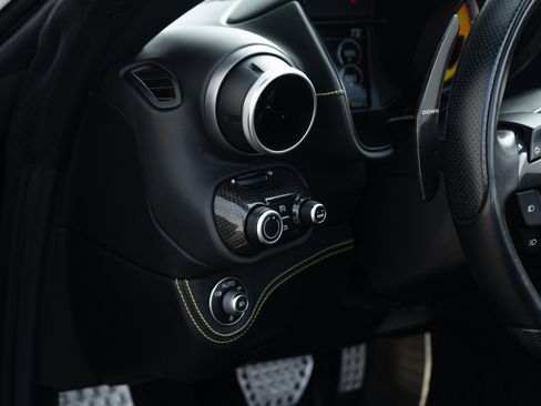 Used 2020 Ferrari Portofino image 21