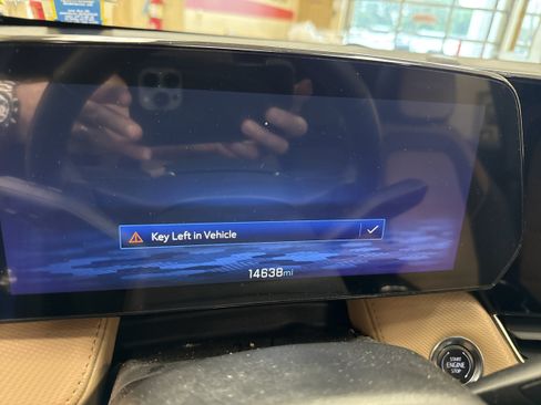 Used 2025 Chevrolet Equinox ACTIV w/ Safety and Technology Package FWD image 5