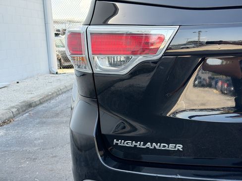 Used 2016 Toyota Highlander XLE AWD/4WD image 10