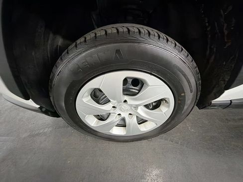 Used 2020 Toyota RAV4 LE FWD image 29