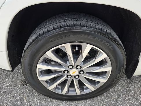 Used 2023 Chevrolet Traverse Premier FWD image 22