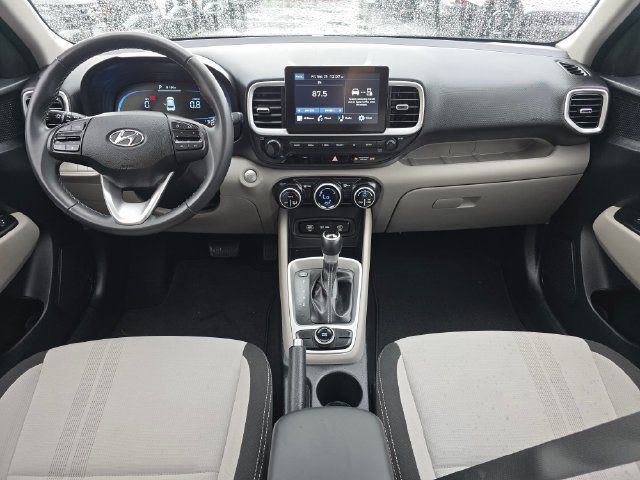 Certified 2025 Hyundai Venue SEL FWD image 18