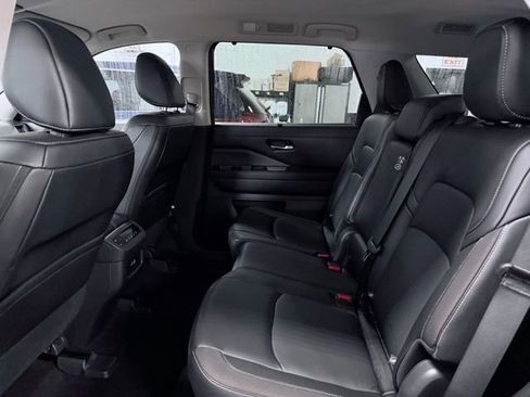 Used 2024 Nissan Pathfinder SL w/ Black Appearance Package AWD/4WD image 20